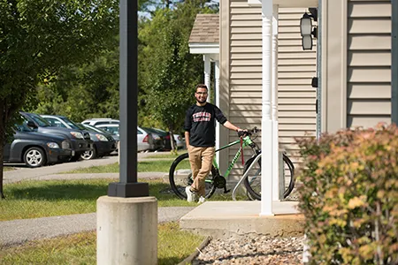 Townhouses: Outside: Thomas College Residence Halls