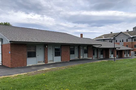 Village Residences: Quadside: Thomas College Residence Halls