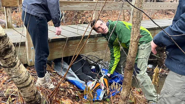 Students being trained in wilderness first aid learned and practiced skills to deal with a myriad of injuries associated with the outdoors including soft tissue wounds, broken limbs, skin burns, shock, head injuries, hypothermia, heart attacks, and diabetic events.