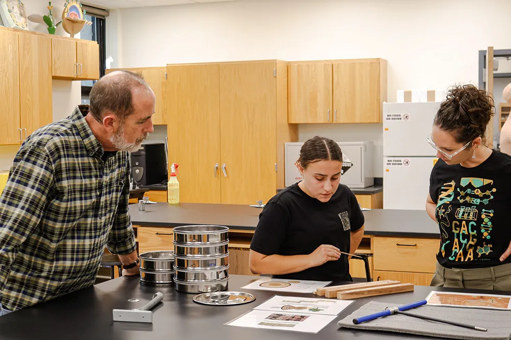 Dr. Allison Moloney works in the lab with a student