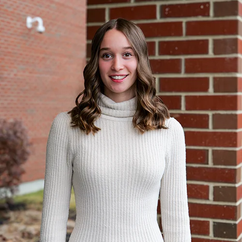 Holly Loring, Thomas Scholar 2026, Summa Cum Laude